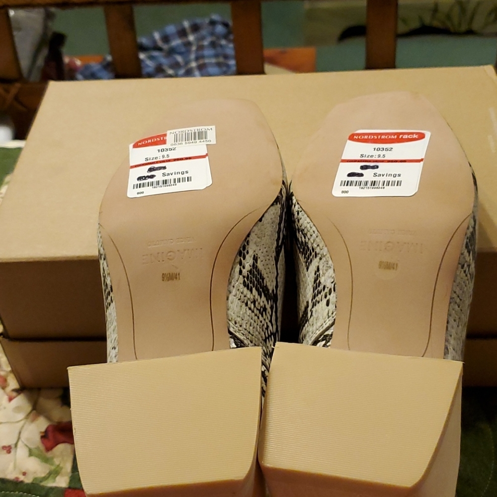 BOOTS - Picture 7 of 8